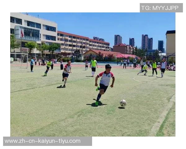 精彩儿童足球比赛视频展示小小球员的激情与梦想